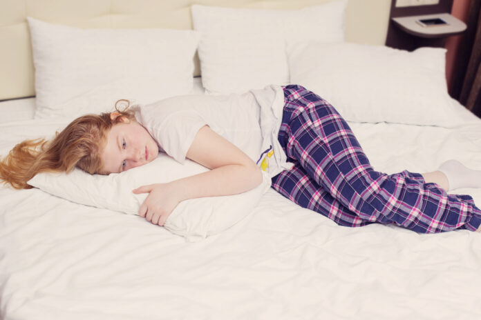 girl-teenager-bed