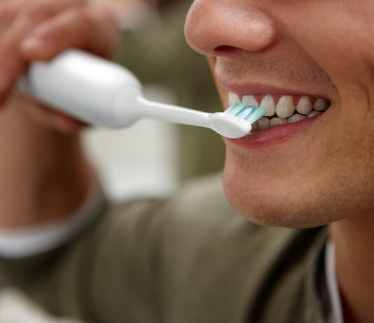 Zuby ovlivňují zdraví celého těla. Dentální hygienistka radí, jak předcházet vzniku komplikací spojených se špatným stavem zubů a dásní